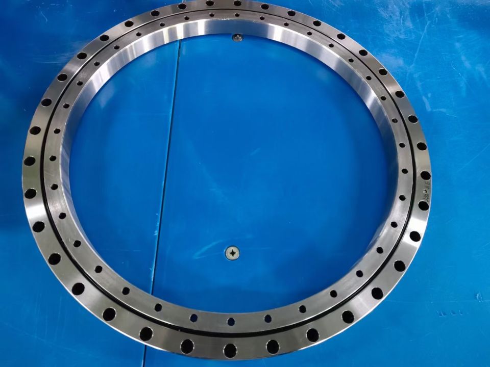 Cross roller bearing